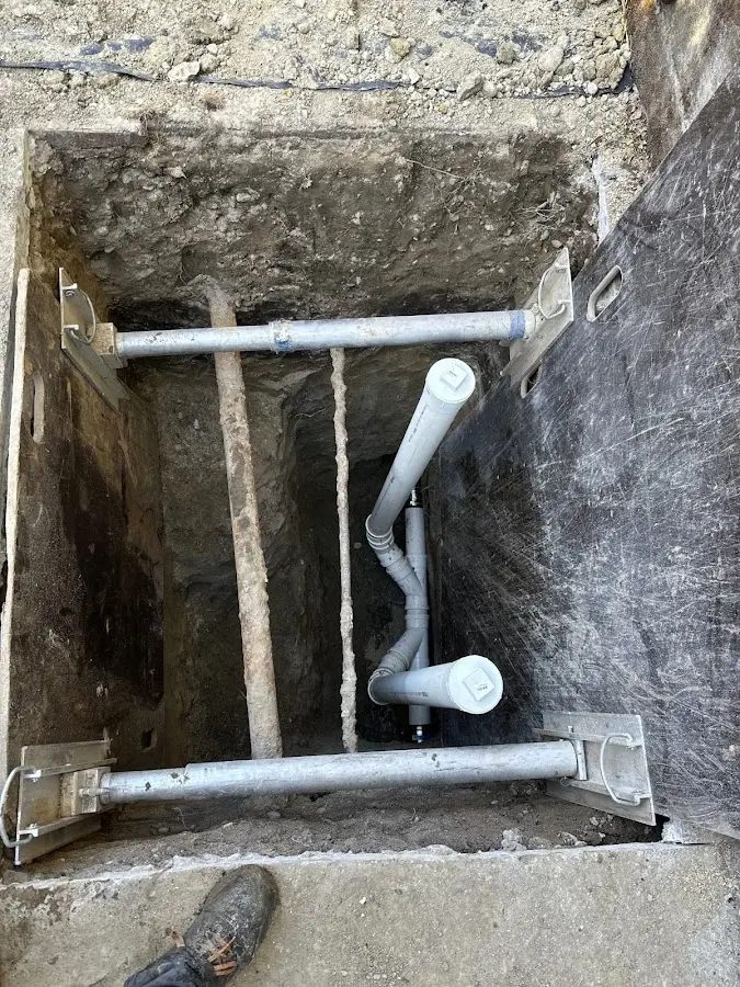 Experienced plumber completing Drain Cleaning work in Pleasant Valley